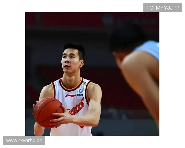 郭昊文这自律程度，连健身房镜子都反光得不好意思了